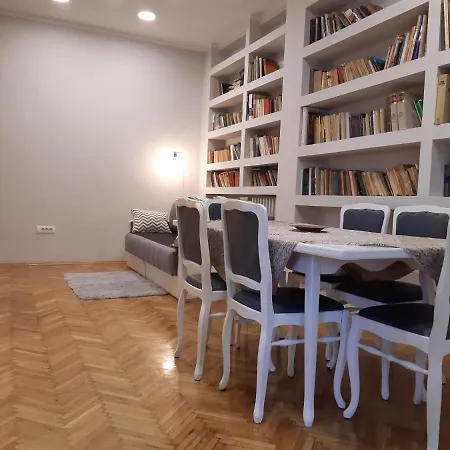 Apartman Downtown In Walk Zone With 3 Bedrooms And Garage Novi Sad