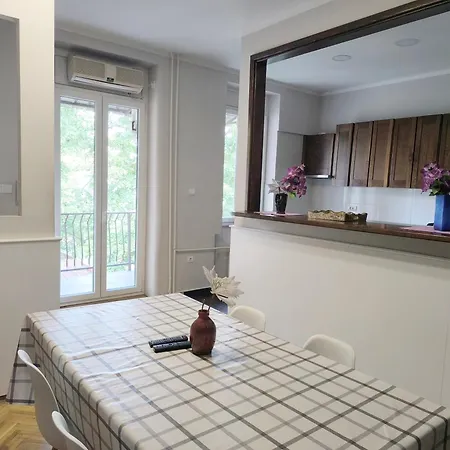 Downtown In Walk Zone With 3 Bedrooms And Garage Apartman