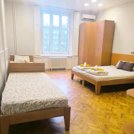 Downtown In Walk Zone With 3 Bedrooms And Garage Apartman