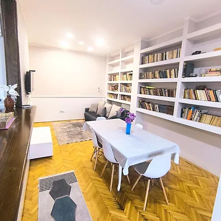 Downtown In Walk Zone With 3 Bedrooms And Garage Apartman