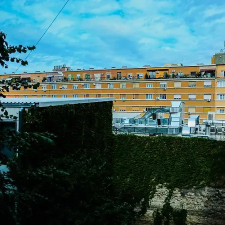 Downtown In Walk Zone With 3 Bedrooms And Garage * Novi Sad