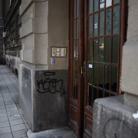 Apartman Downtown In Walk Zone With 3 Bedrooms And Garage Novi Sad