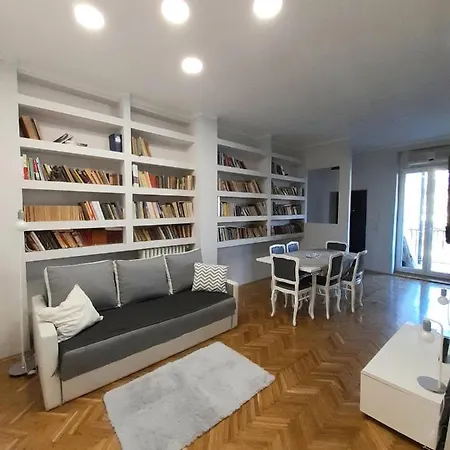 Downtown In Walk Zone With 3 Bedrooms And Garage