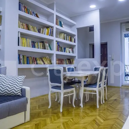 Apartman Downtown In Walk Zone With 3 Bedrooms And Garage