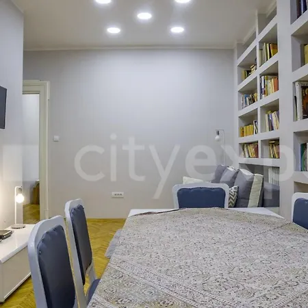 Apartman Downtown In Walk Zone With 3 Bedrooms And Garage *